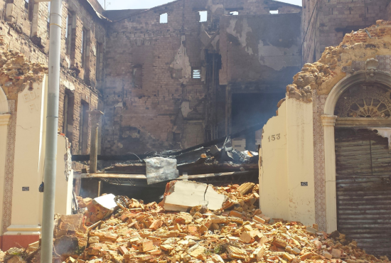 Casarão que pegou fogo e desabou em 2015, na Rua Santo Antônio. Foto: Luciana Medeiros