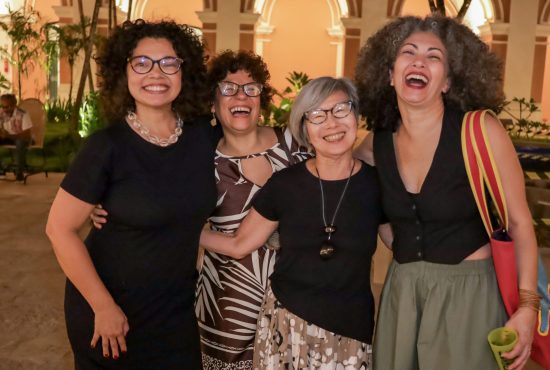 Nós vamos sorrir! No centro da imagem, Makiko Akao, fundadora do projeto e a atual equipe gestora do Circular - Luci Azevedo, Luciana Medeiros e Adelaide Oliveira. Foto: Cláudio Ferreira